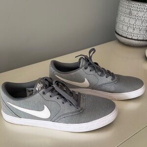 Nike Men's Gray and White Sneakers great condition like new